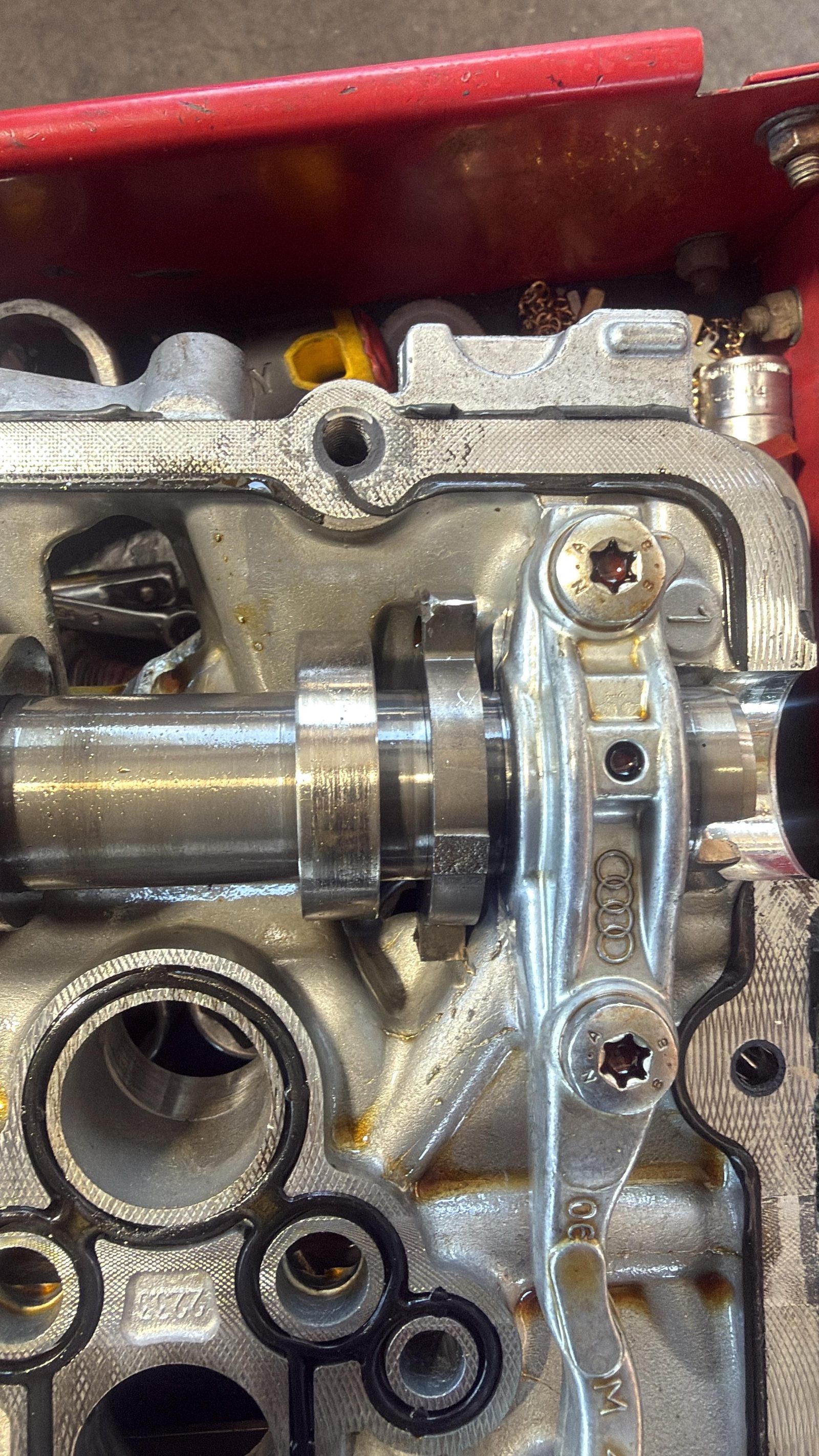 Audi SQ5 camshaft and cylinder head inspection