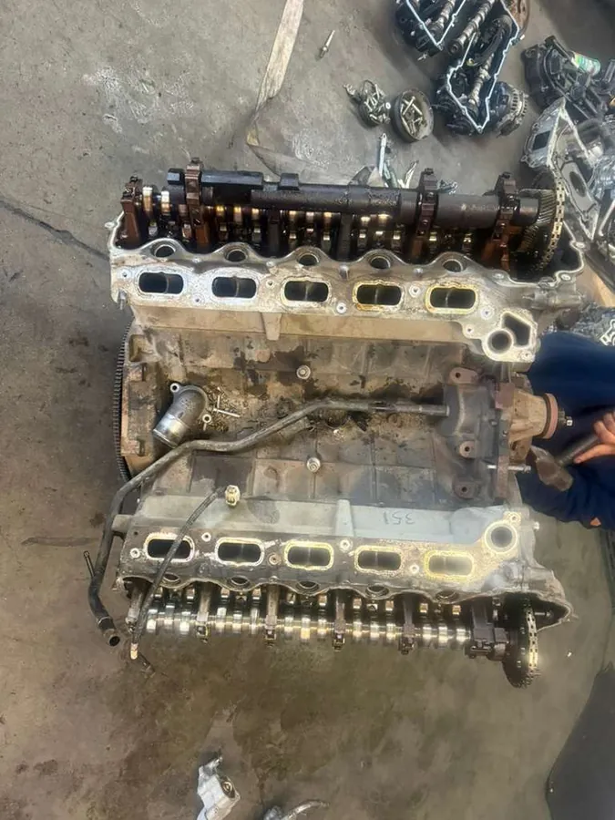 Ford Triton V10 engine build