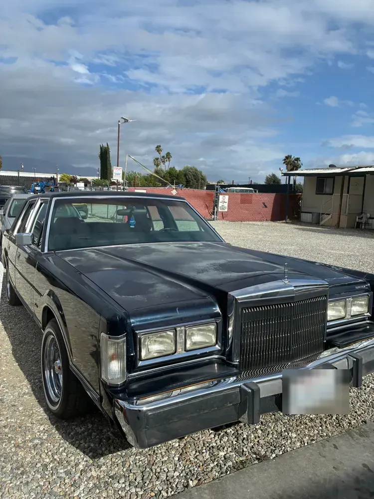 1988 Lincoln Town Car at the Supercanic shop from Perris CA for an engine overhaul