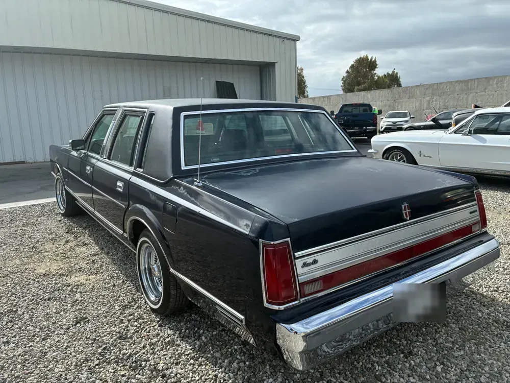 1988 Lincoln Town Car checked in from Perris CA for its engine overhaul