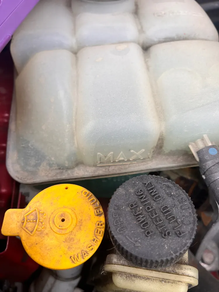Coolant reservoir condition check during an overheating diagnosis