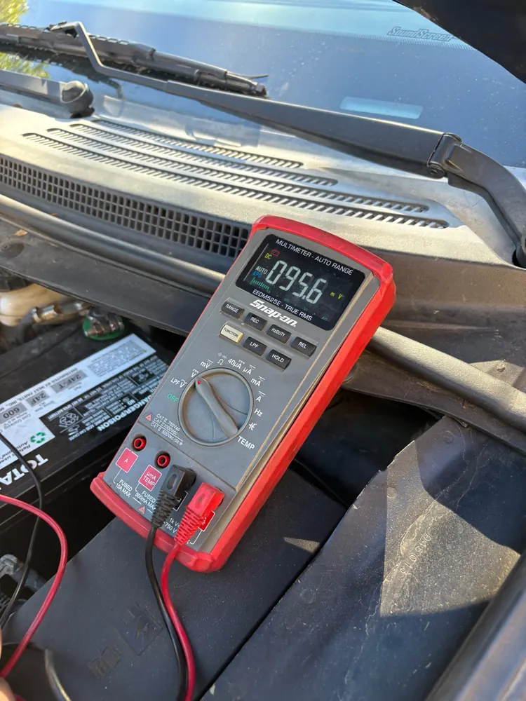 Multimeter voltage reading during battery and charging diagnosis