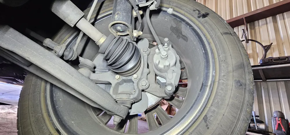 Front knuckle, axle, and brake through the wheel during suspension work
